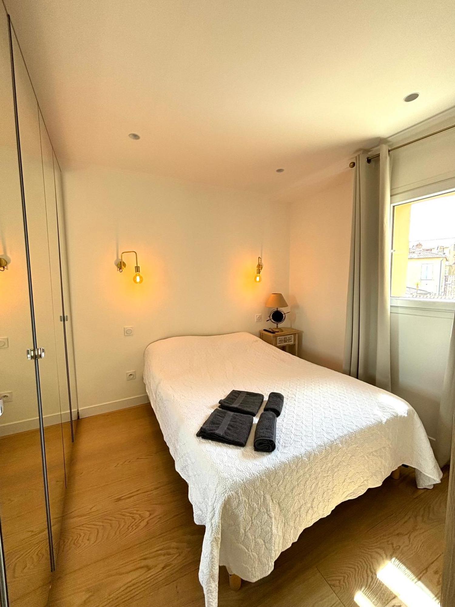 Апартаменти Duplex Old Town Antibes - New ! Екстер'єр фото